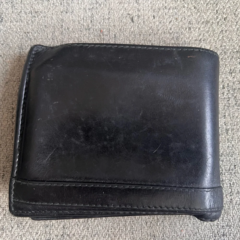 Gucci Black Leather Bifold wallet